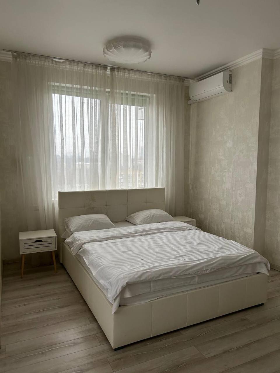 Apart Assistant On Smart Plaza Kiev Extérieur photo